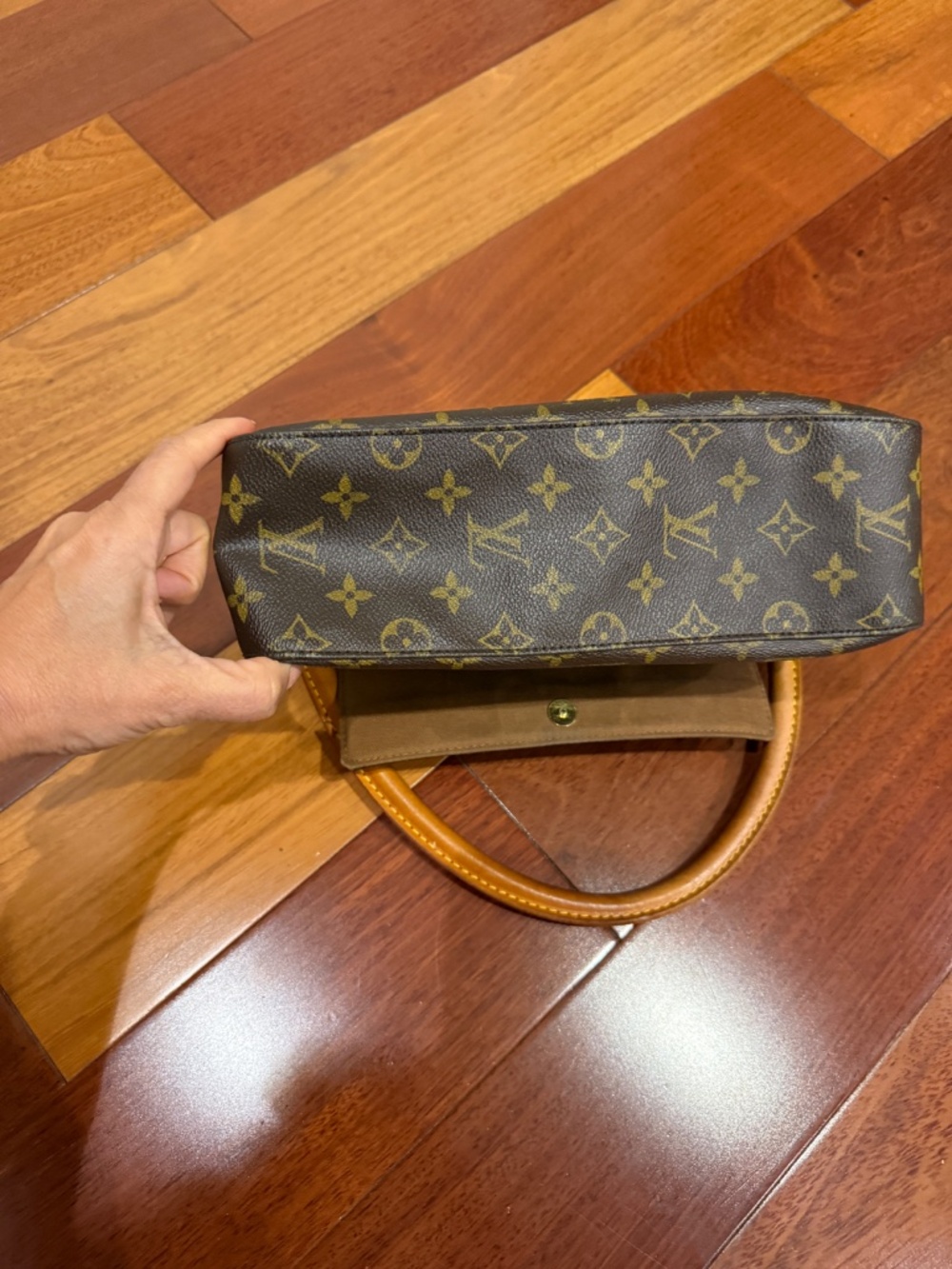 Louis Vuitton Looping Satchel in Monogram Canvas - Picture 5 of 7